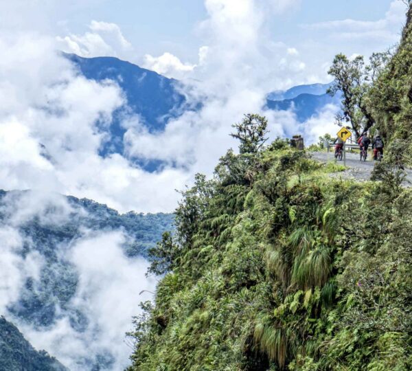 Hero-Bolivia-death-road-Photo-credit-Shutterstock-Mezzotint-1920x1080