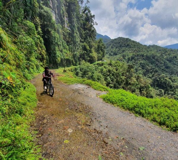 la-paz-death-road-guided-mountain-biking-tour-with-lunch-2948155